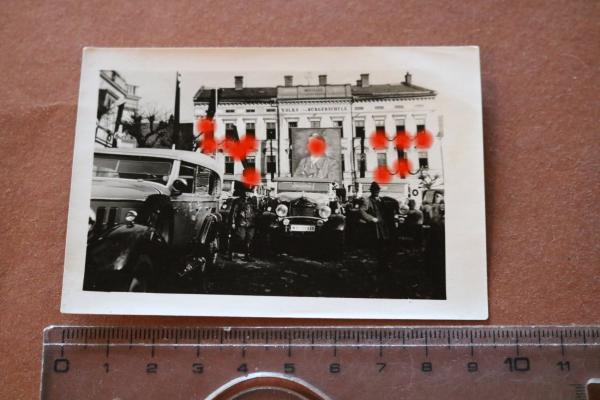 altes Foto - Wien ???  Volks.-und Bürgerschule - riesiges Adolf Hitler Plakat